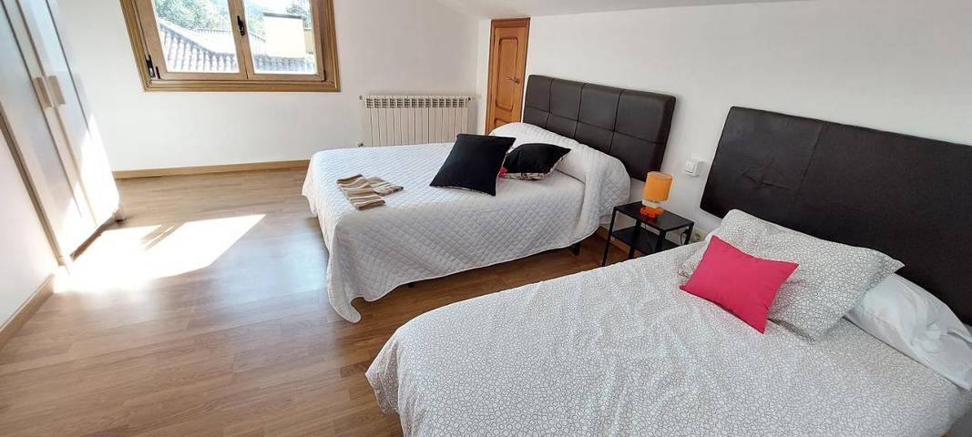 Gîte pour 2 personnes, avec jardin et vue, adapté aux familles à Brión - 3