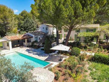Villa pour 14 personnes, avec piscine ainsi que jardin et vue, animaux acceptés à Venelles