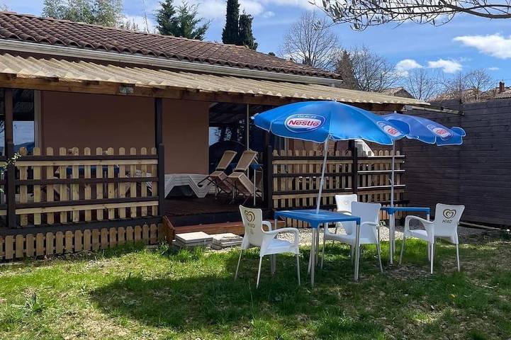 Gîte pour 6 personnes, avec jardin à Montbel