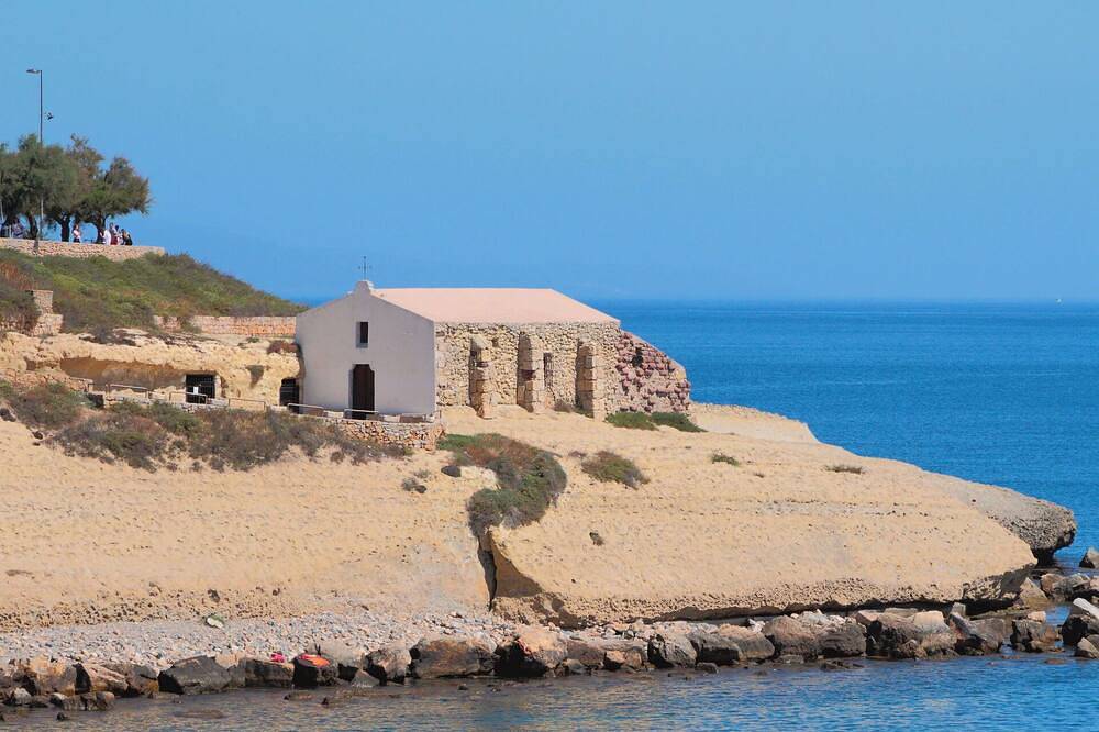 Entire apartment, Nice apartment for 3 guests with A/C, Wifi, Tv, balcony and parking in Porto Torres, Sassari Province