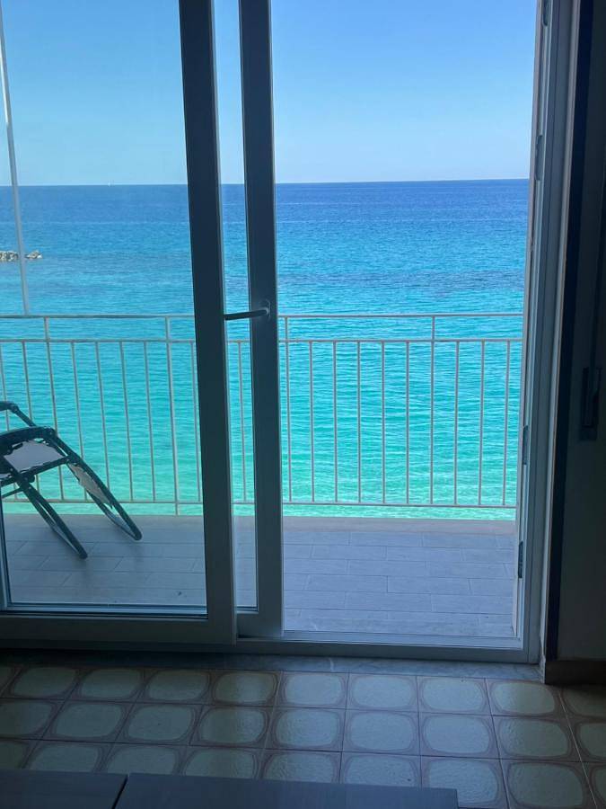 Casa vacanza per 10 persone, con panorama e giardino nonché vista lago, adatto a famiglie con bambini a Vibo Marina