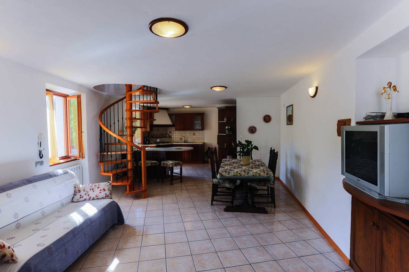 Appartamento intero, Appartamento 'Casa Rita App 1' con terrazza, giardino e Wi-Fi in comune in Vesio, Tremosine