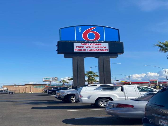 Apartamento entero, Ms6 Bullhead | 1 cama king | Acceso  movilidad in Lake Mohave, Bullhead City