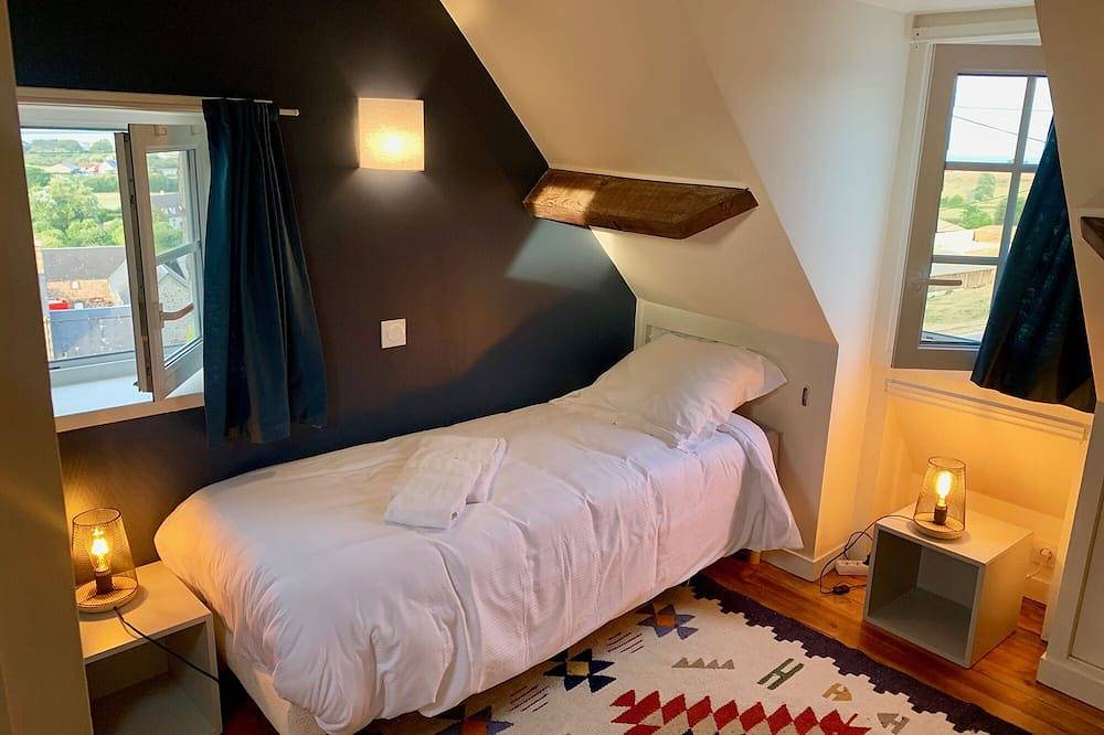 Charming house, sea and garden view, close to the D-Day landing beaches, sleeps 6 in Quinéville, Cherbourg en omgeving