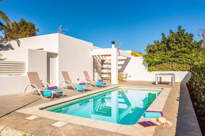 Casa de vacaciones para 3 personas, con piscina en Cala Blanca