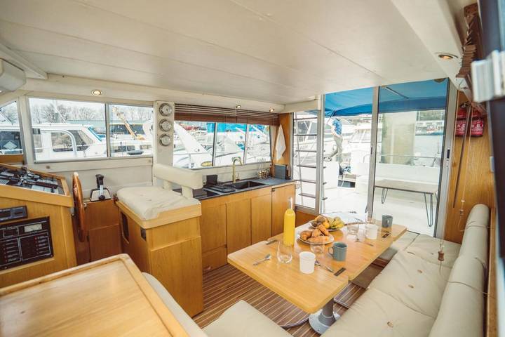 Bateau pour 4 personnes, avec Balcon et Terrasse ainsi que Jardin et Vue sur le lac en Normandie