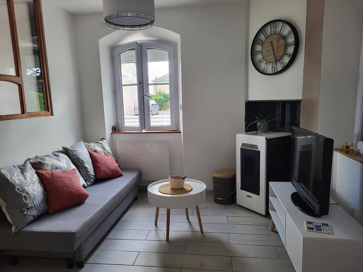 Two-Bedroom House in Doué-la-Fontaine, Vallée de la Loire