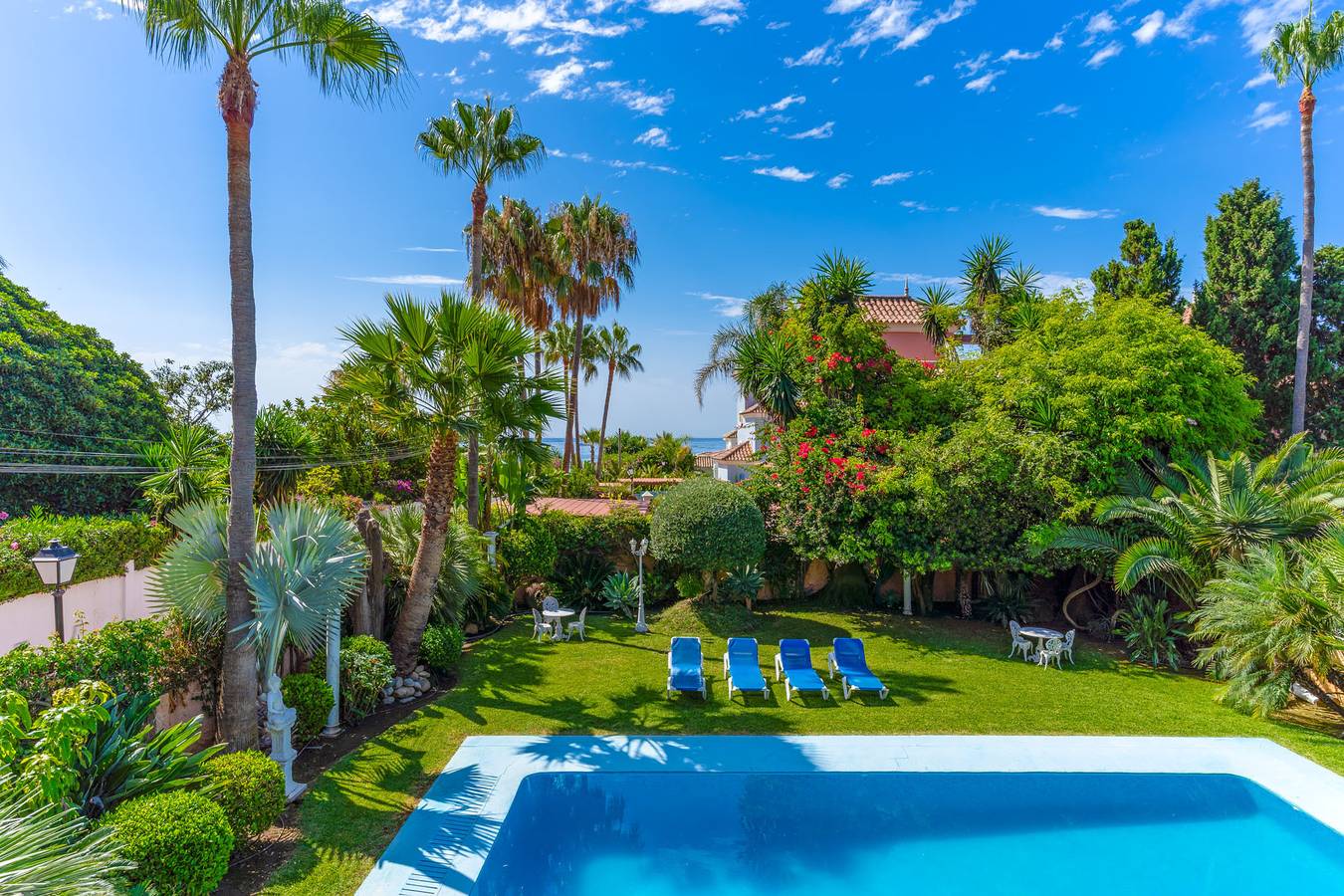Exclusive Villa 'Elmessidor' Close to the Beach with Pool, Whirlpool & Garden in Puerto Banús, Marbella