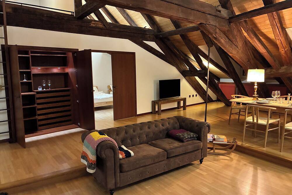 Ganze Wohnung, Beautiful Top Floor Apartment – Heart of Bern -4Th Floor No Lift in Bern, Berner Oberland