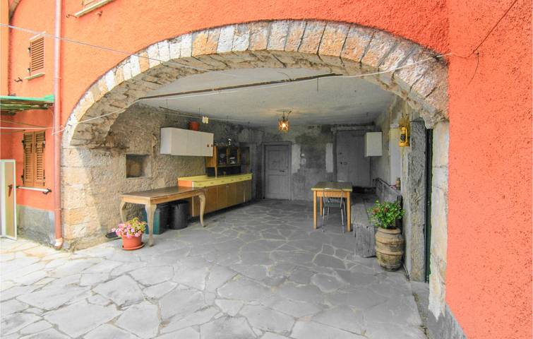 Appartamento intero, Incantevole appartamento con terrazza e parcheggio vicino a Fiume Vara in Varese Ligure, Provincia di La Spezia
