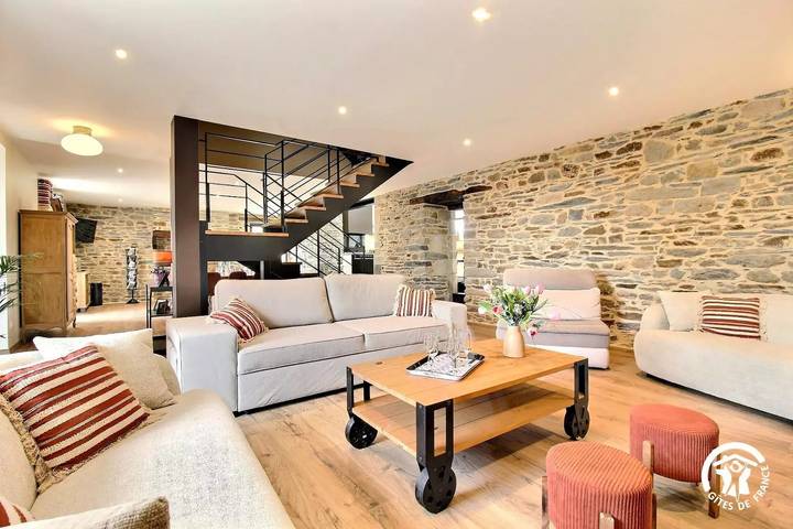 Gîte pour 14 personnes, avec jardin