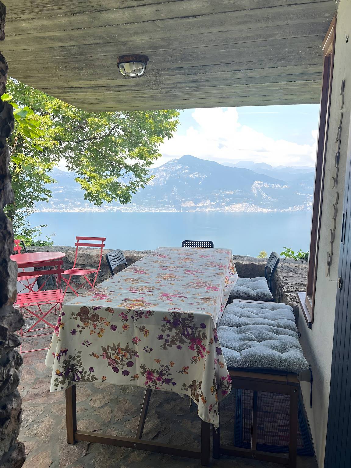 'Villa Franca San Zeno' mit Seeblick, Garten und Wlan in San Zeno di Montagna, Gardasee-Berge