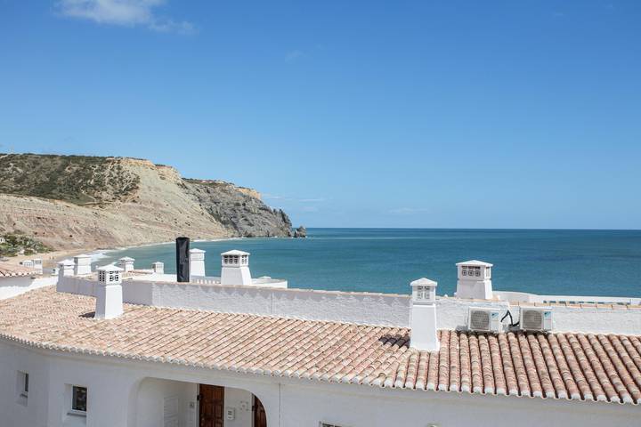 Appartamento intero, Appartamento per le vacanze Casa Vista Mar con vista sul mare, Wi-Fi, giardino e terrazza. Parcheggio disponibile in strada in Praia da Luz, Luz