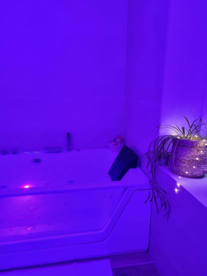 Gîte pour 2 personnes, avec jacuzzi et balcon dans Office De Tourisme De Millau - 3