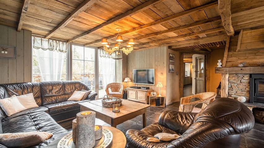 Vakantiehuis voor 14 personen, with tuin and whirlpool as well as sauna in Manhay