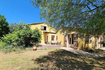 Location de vacances pour 9 personnes, avec terrasse et jardin à Gignac