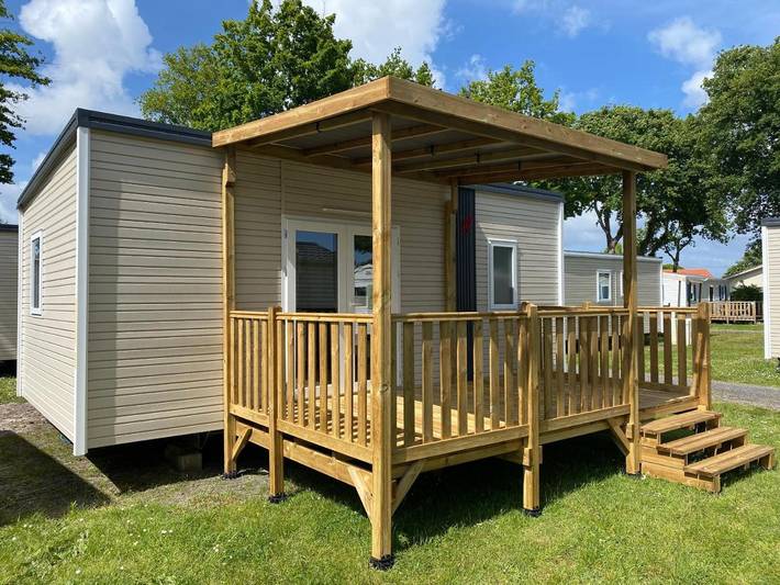 Camping pour 4 personnes, avec terrasse ainsi que piscine et vue à Arès - 4