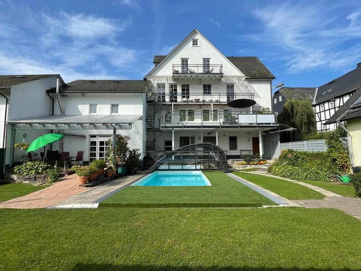 Ferienwohnung für 14 Personen, mit Pool und Sauna sowie Garten und Ausblick, kinderfreundlich in Hallenberg - 2