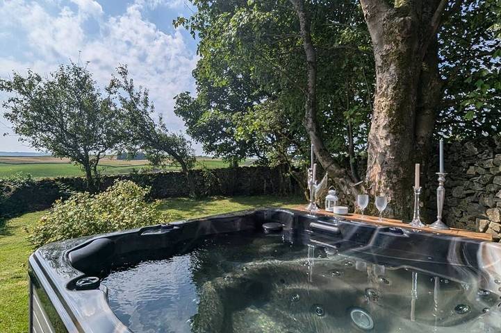 Cottage for 2 people, with terrace and hot tub, with pets in Lancashire