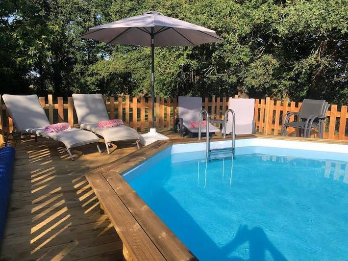 Location de vacances pour 4 personnes, avec Terrasse et Jardin ainsi que Piscine et Vue à Brillac