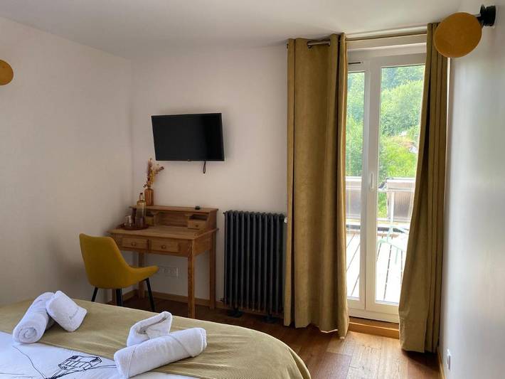 Gîte pour 2 personnes, avec jardin et vue à Sarcenas