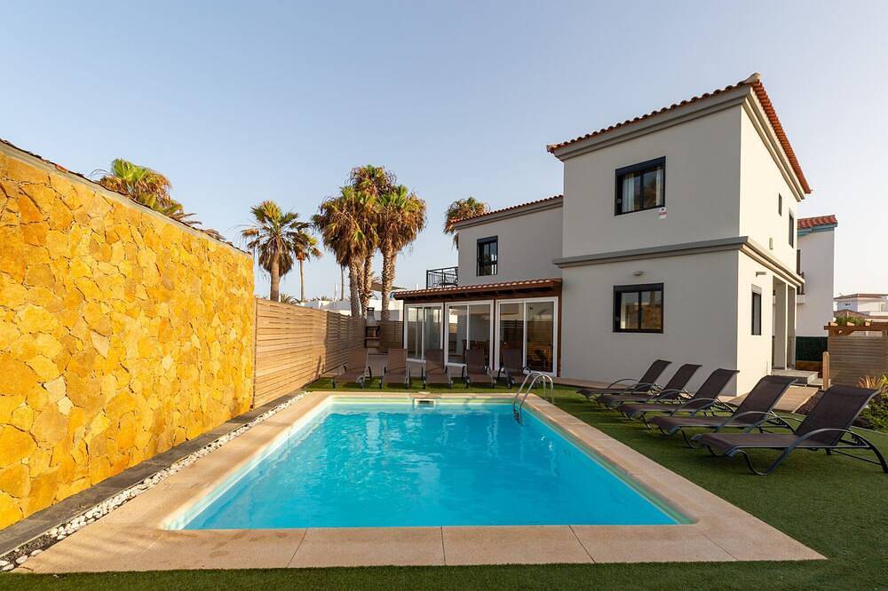 Villa avec vue sur la mer, 5 chambres avec piscine privée chauffée et jardin in Bajo del Medio (La Oliva), La Oliva