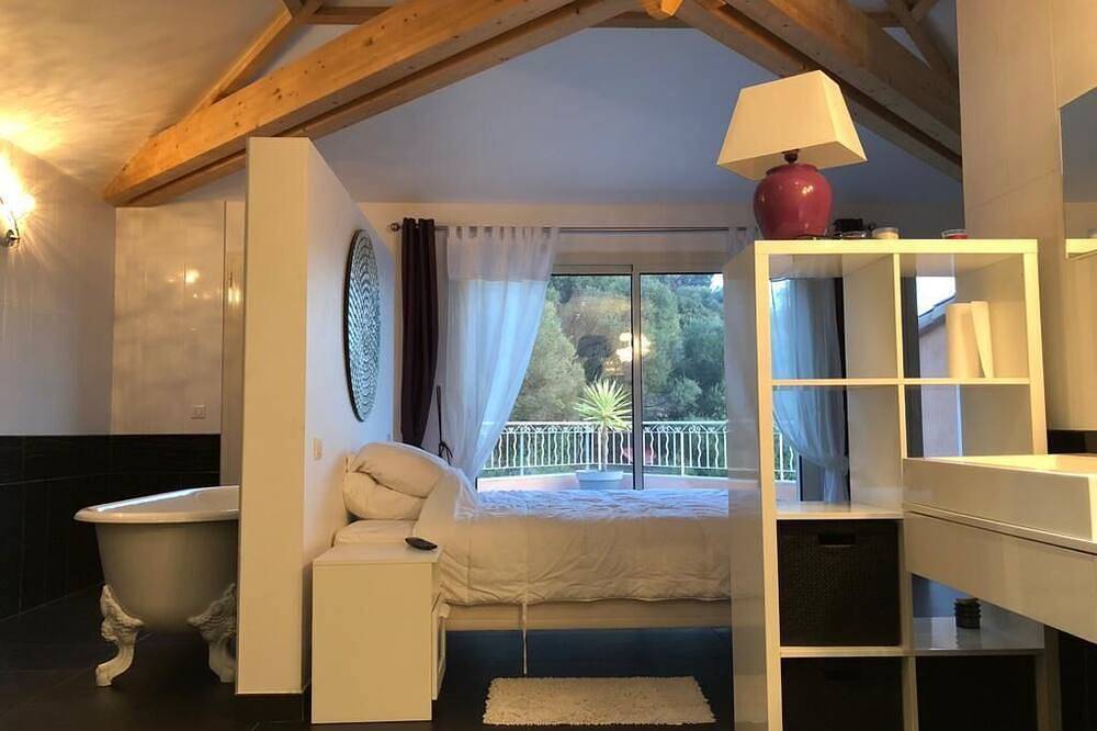 Villa With Pool And Green Areas in Bormes-les-Mimosas, Parc national Port-Cros