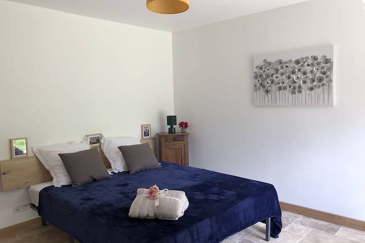 Location de vacances pour 8 personnes, avec terrasse et jardin à Taussac - 4