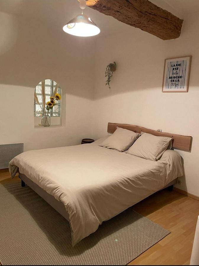 Appartement entier, Two-Bedroom Apartment in Cuers, Côte méditerranéenne (France)