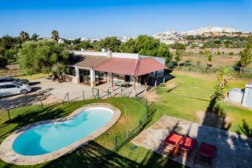 Casa rural para 17 personas, con jardín en Sierra de Cádiz