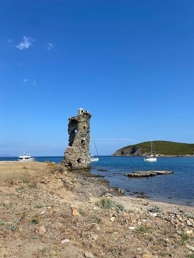 Location de vacances pour 10 personnes, avec vue ainsi que terrasse et jardin, adapté aux familles à Ersa - 4