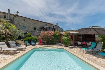 Gîte pour 6 personnes, avec jardin et balcon à Courry