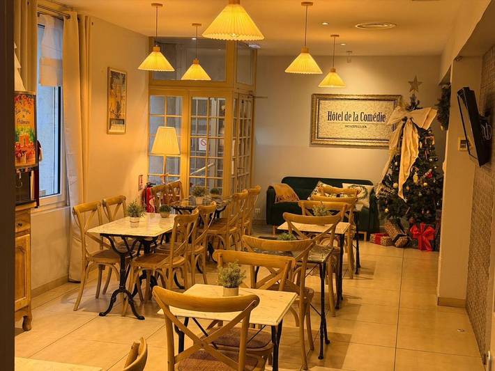 Hôtel pour 2 personnes, avec vue et balcon dans Office De Tourisme De Montpellier - 4