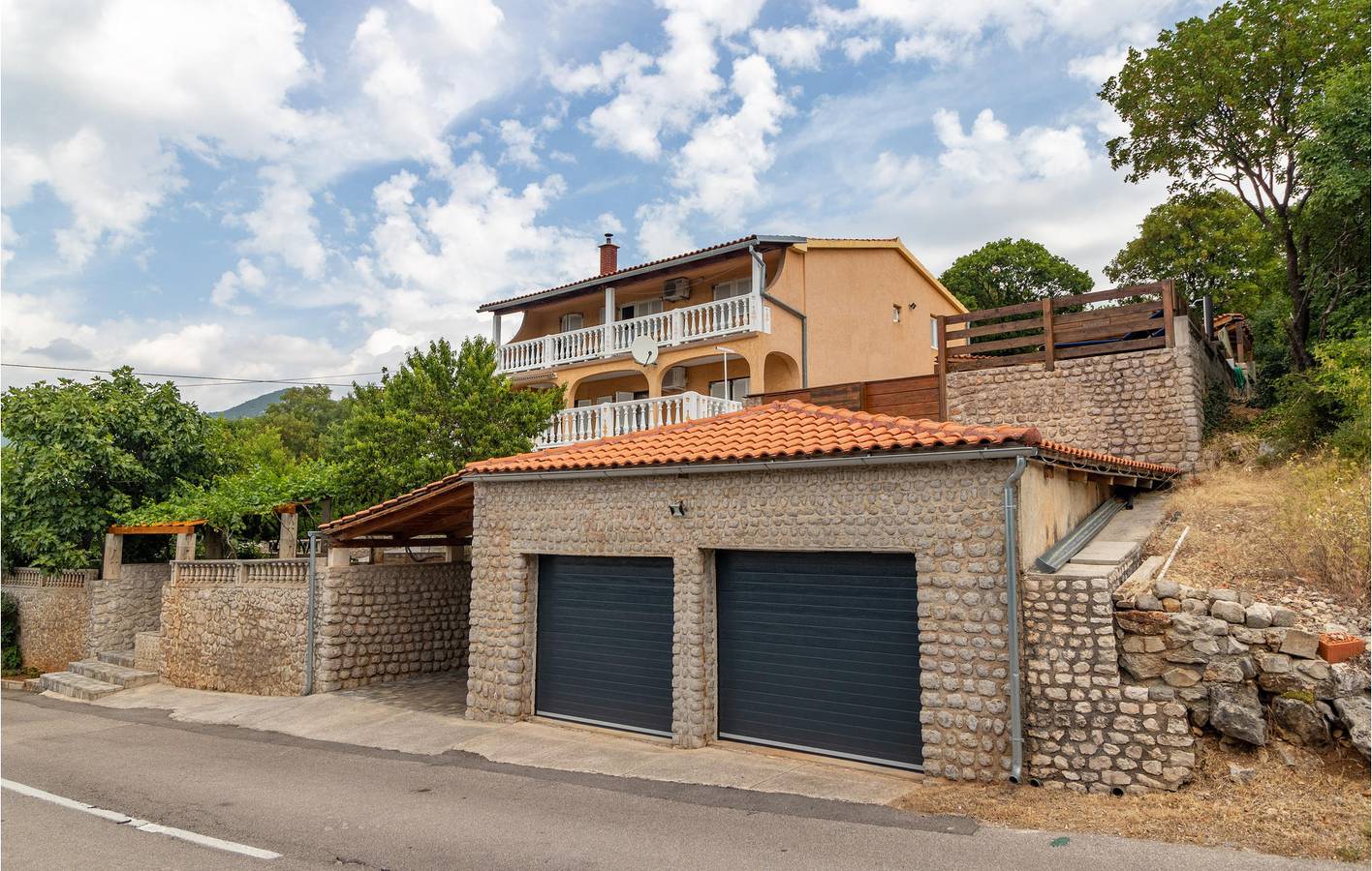 Apartment am Meer mit Terrasse, Parkplatz und WLAN – 2,5 km vom Stadtzentrum von Povile entfernt in Novi Vinodolski, Primorje-Gorski Kotar