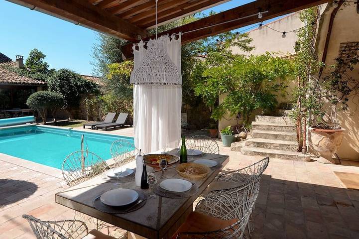 Location de vacances pour 10 personnes, avec Balcon et Jardin à Aumes