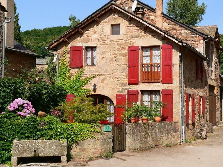 Location de vacances pour 4 personnes, avec jardin et vue, animaux acceptés à Castelnau-Pégayrols