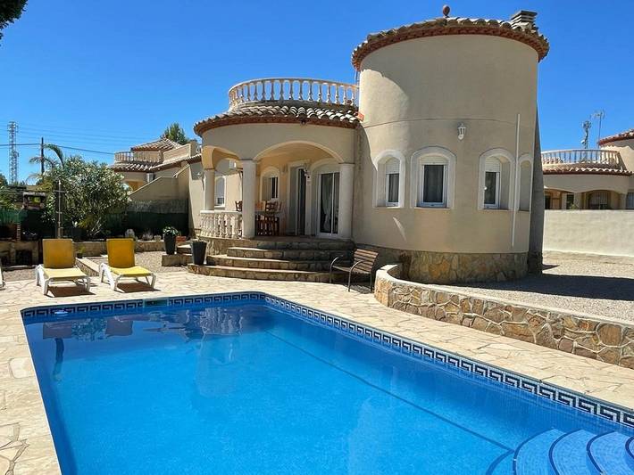 Chalet para 7 personas, con jardín además de piscina y terraza - 1