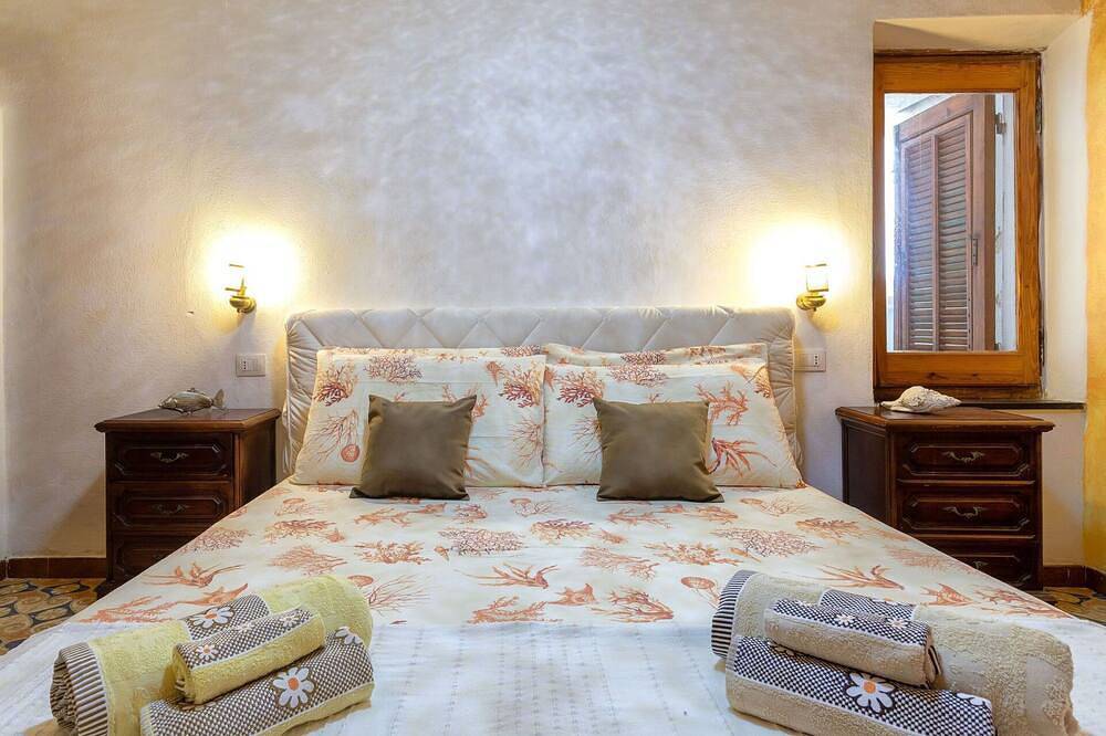 Magnifica villa indipendente per 6 persone con A/C, Wifi, Tv, patio e animali ammessi in Portobello di Gallura, Portobello