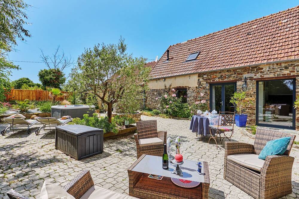 Le Hamelinet in Surville, La Haye (Manche)