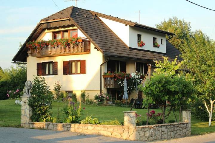 Maison d’hôte pour 3 personnes, avec jardin et vue dans Rastovača - 2
