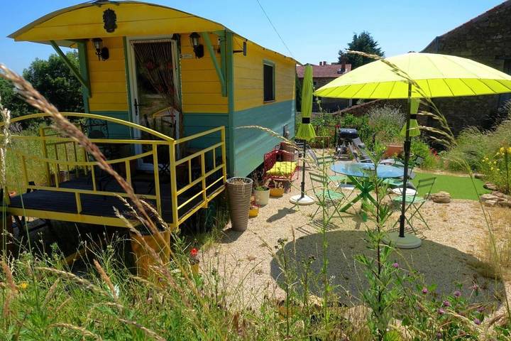 Tente pour 4 personnes, avec Balcon et Jacuzzi ainsi que Terrasse et Jardin