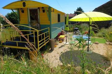 Tente pour 4 personnes, avec jardin et jacuzzi en Ardèche