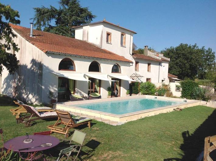 Location de vacances pour 5 personnes, avec Terrasse et Jardin ainsi que Piscine et Vue à Terssac