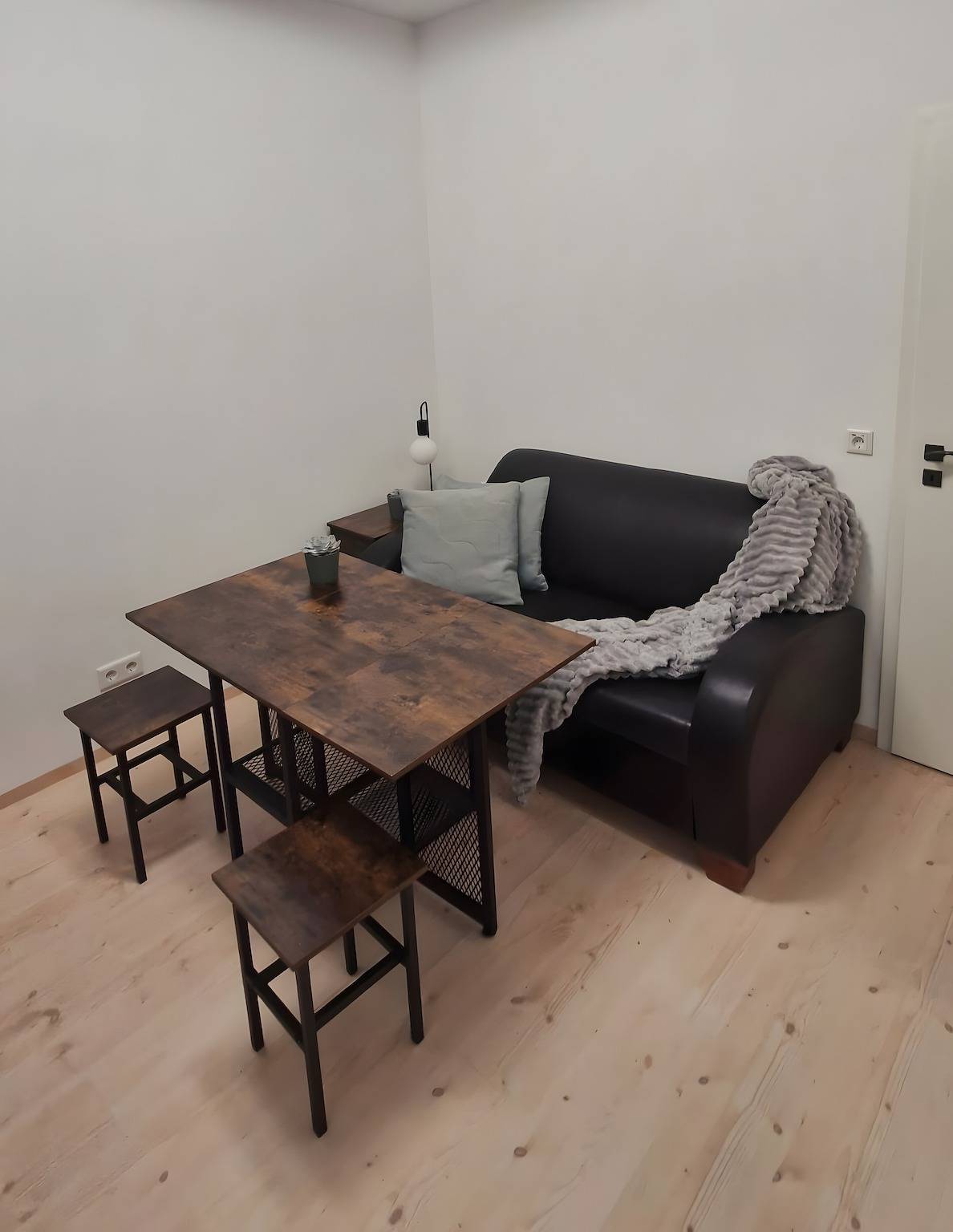 Entire apartment, Guest House 'Cute Little Basement Apartment' with Wi-Fi in Hagenbüchach, Romantische Straße