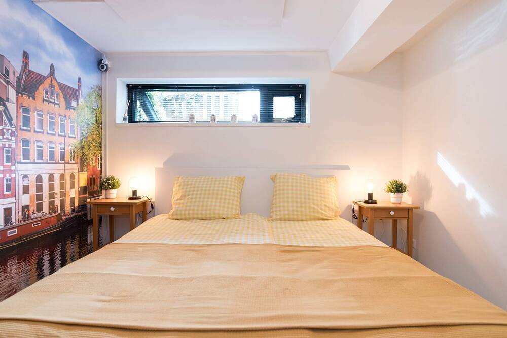 Entire apartment, Pakhuis Achter close to Amsterdam & Zaanse Schans in Wormerveer, Dutch Coast