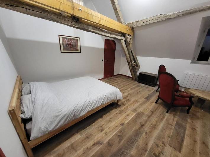 Location de vacances pour 2 personnes, avec jardin ainsi que vue et terrasse à Escolives-Sainte-Camille - 4