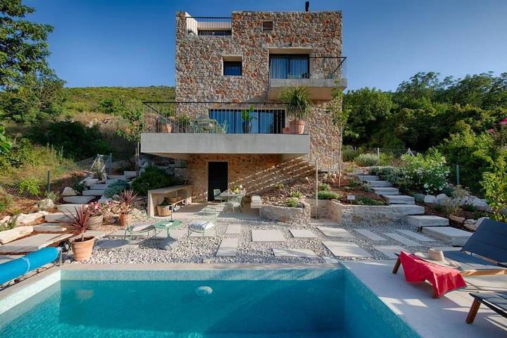 Villa für 8 Personen, mit Ausblick und Garten sowie Balkon und Pool auf Vis