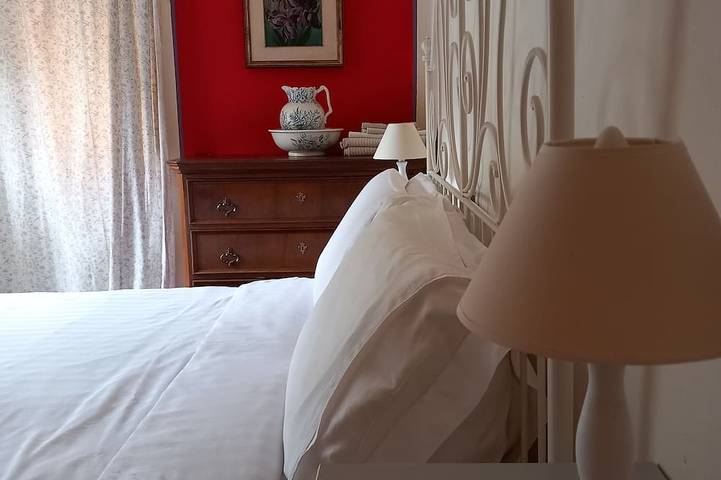 Villa con 6 camere doppie e 5 bagni. Vista sul fiume, piscina e raggiungere a piedi la città in Bagni di Lucca, Provincia di Lucca