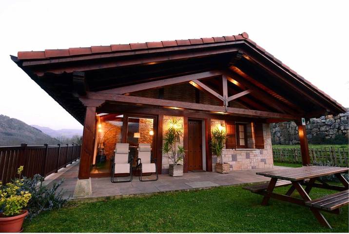 Appartement de vacances pour 4 personnes, avec Terrasse et Jacuzzi ainsi que Jardin et Piscine à Ituren