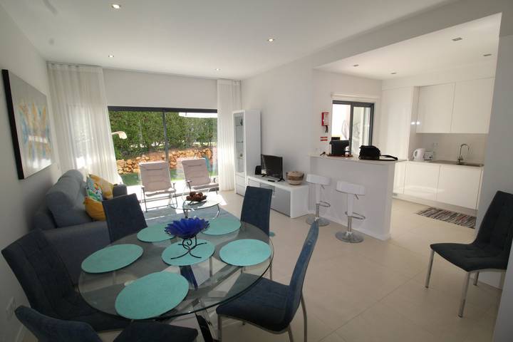 Location de vacances pour 6 personnes, avec terrasse ainsi que jardin et bassin pour enfant à Alvor - 3